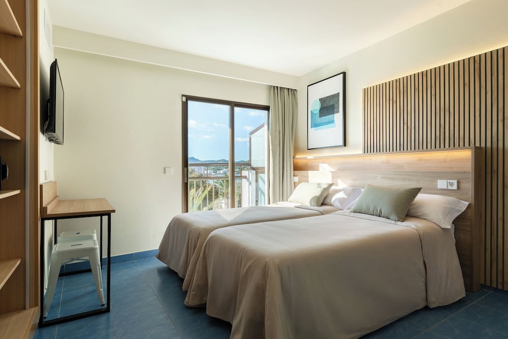 Superior, Studio, Twin Beds, Ocean Front, Balcony