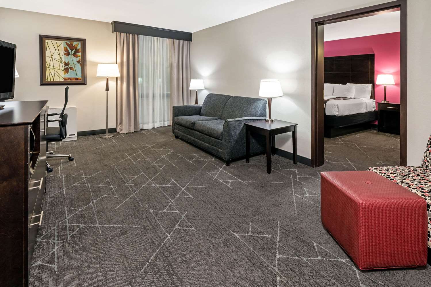 La Quinta Inn & Suites by Wyndham Dallas I-35 Walnut Hill Ln 30/46