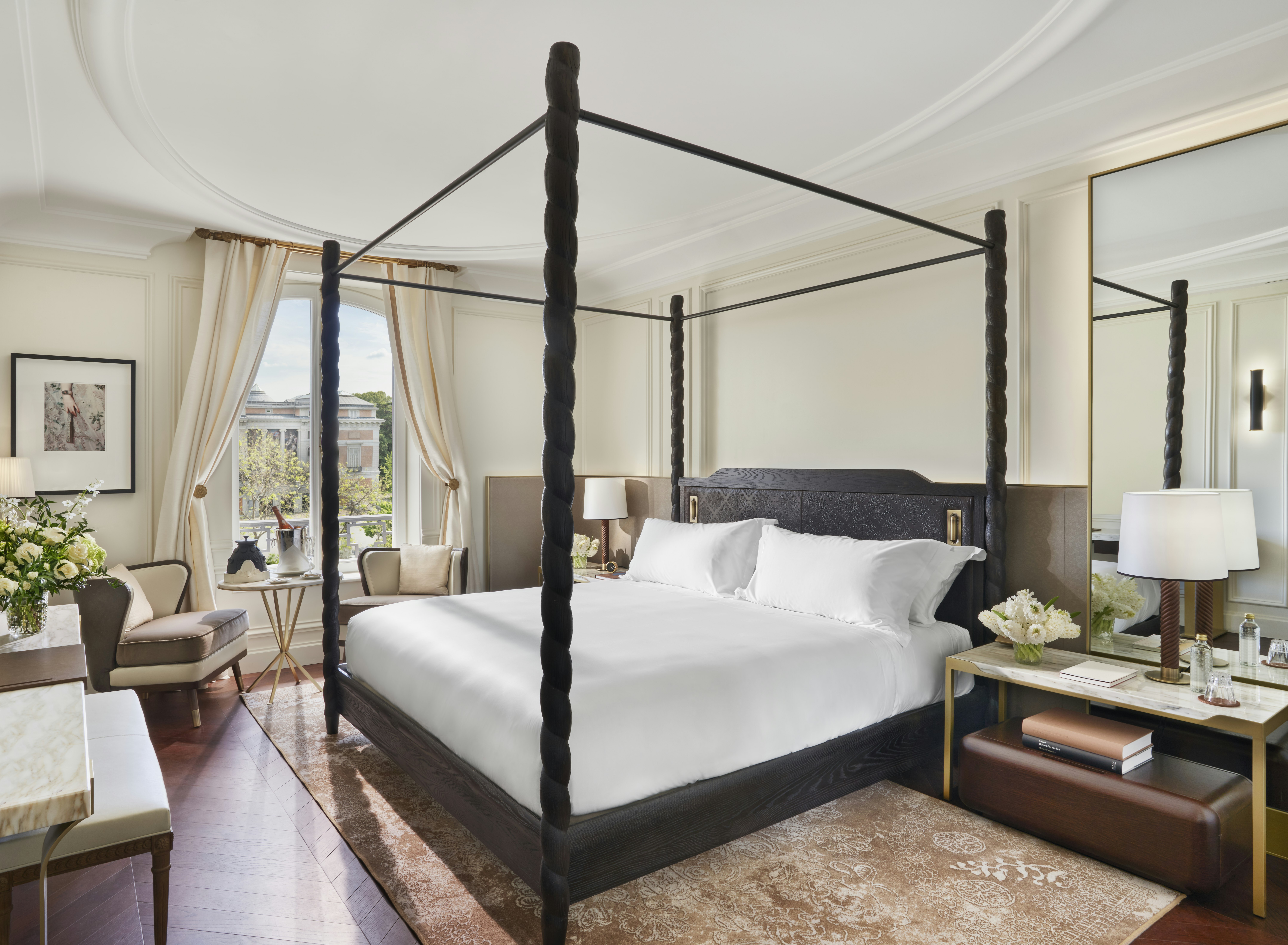 DELUXE, TWIN BEDS