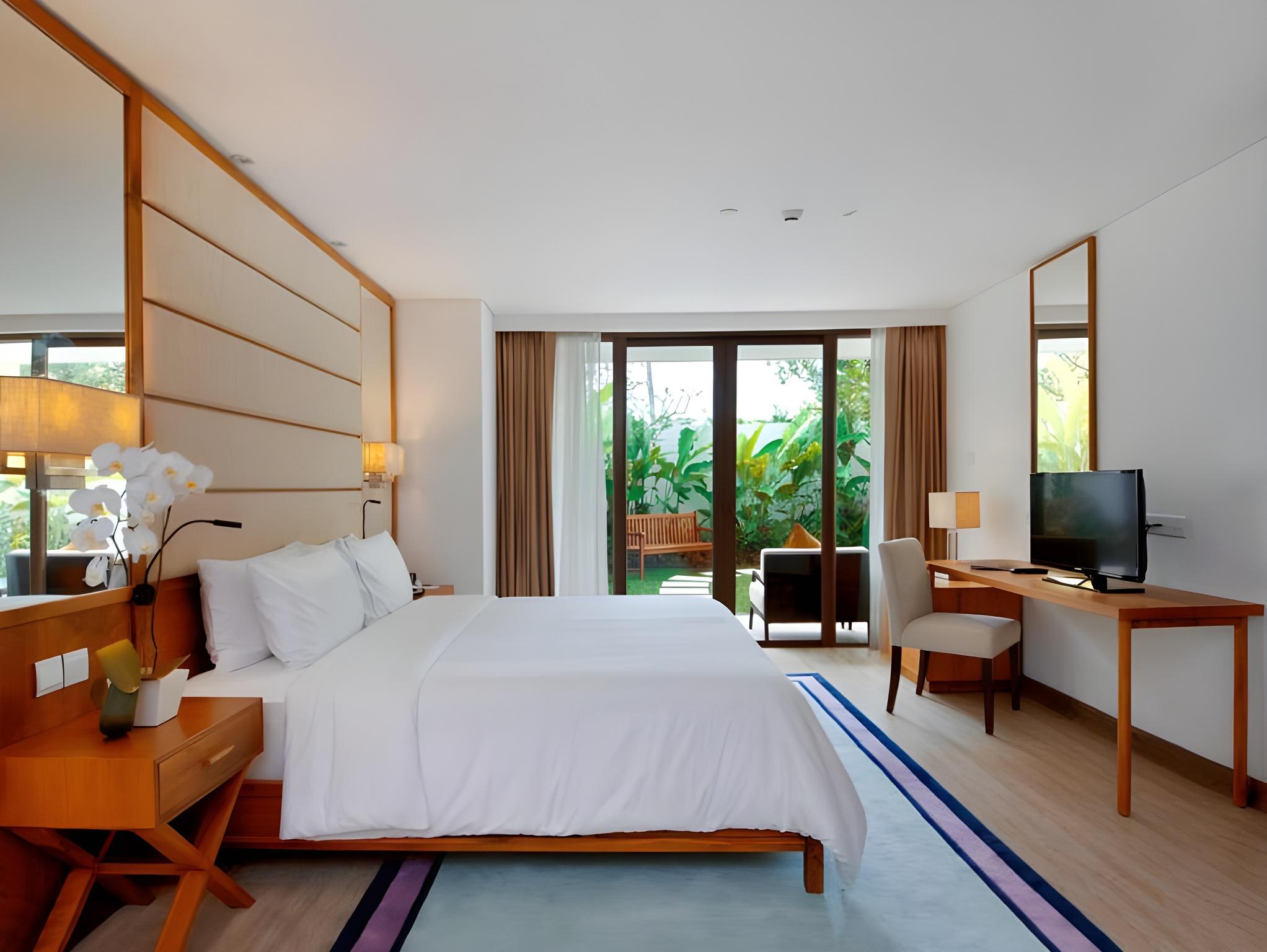 2 Bedrooms, Suite, King Bed, with Pool