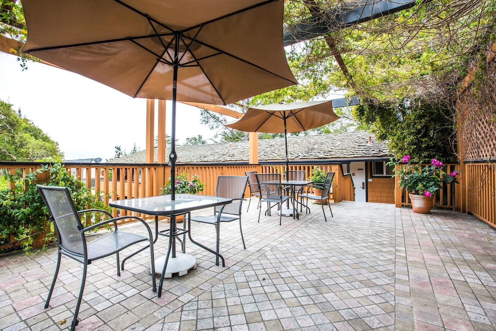 Clarion Collection Carmel Oaks Inn 27/28