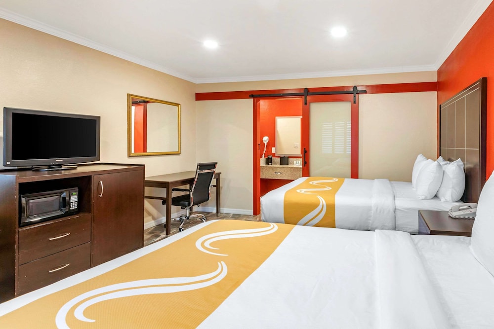 The Buena Park Hotel and Suites 18/34