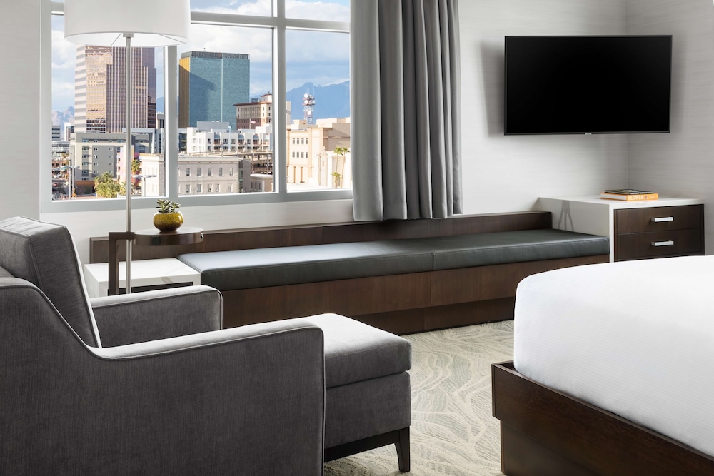 غرفة ديلوكس بسرير كينج بشرفة لذوي الإعاقة، Doubletree By Hilton Tucson Downtown Convention Center 4/5