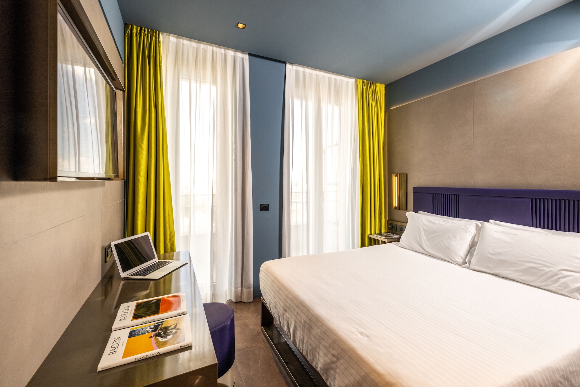 ROOM, DOUBLE BED, CITY VIEW, BALCONY