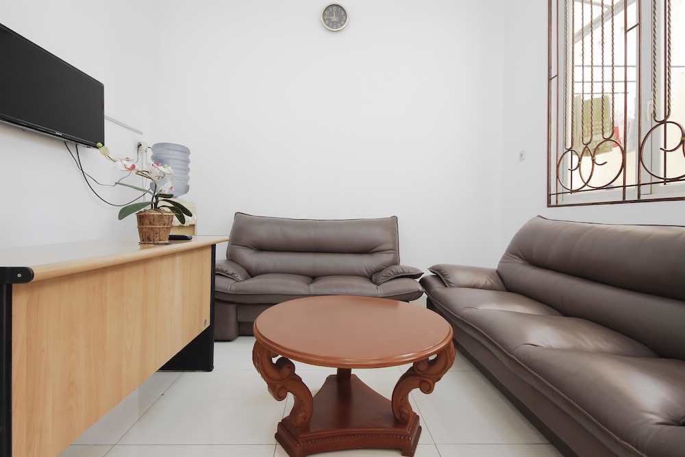 Reddoorz Permata Sari Karawaci 25/32