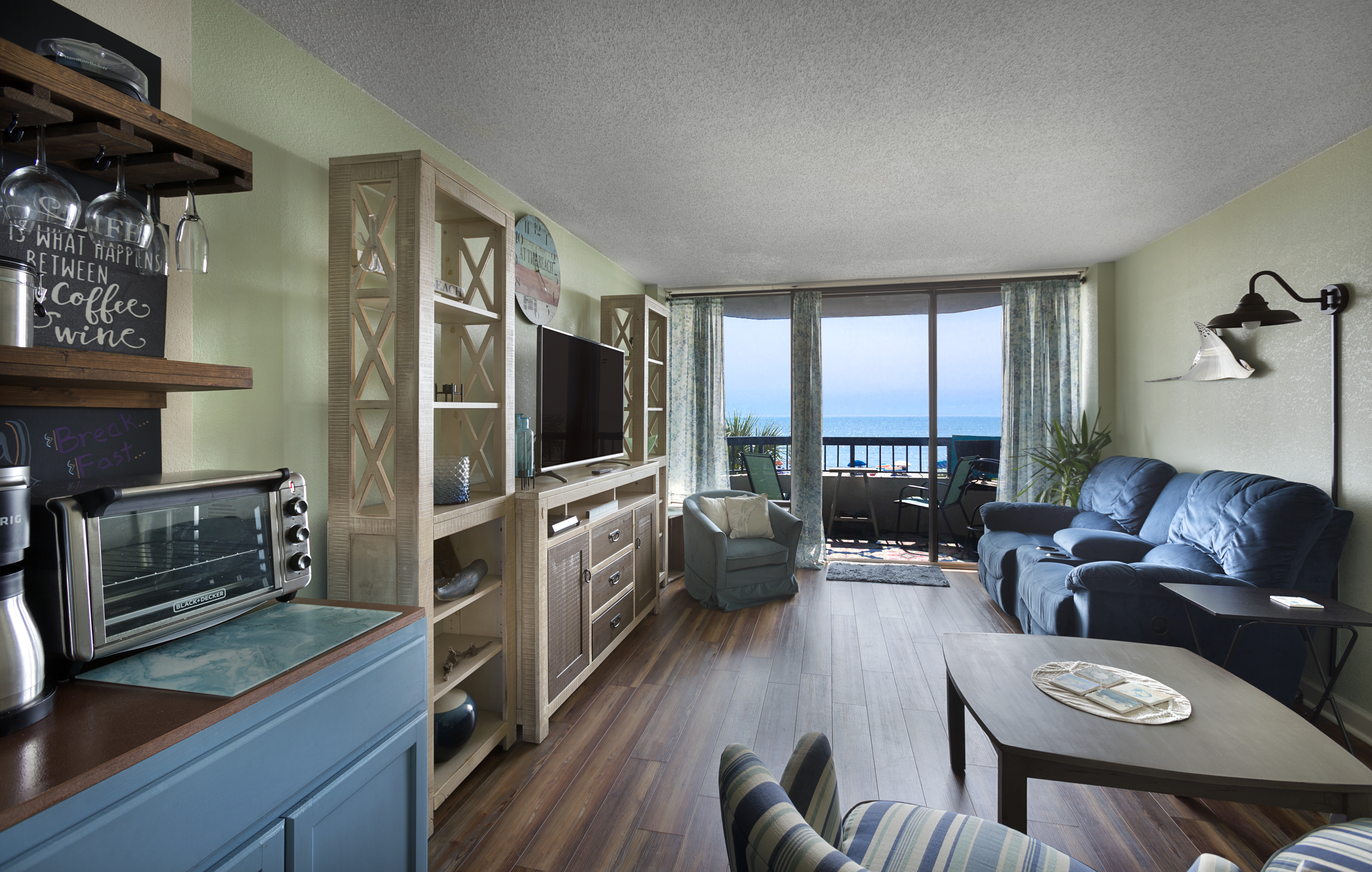 1 Bedroom, Pinnacle, Deluxe, Suite, Queen Bed, Ocean View, Compass Cove Resort 2/3
