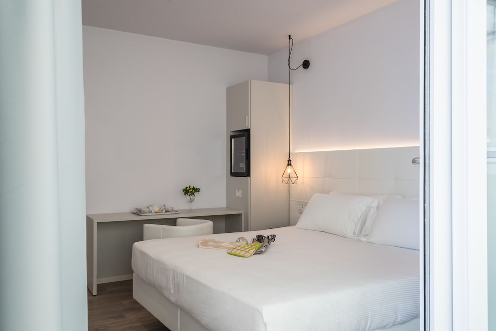 COMFORT, TRIPLE, CITY VIEW, TERRACE
