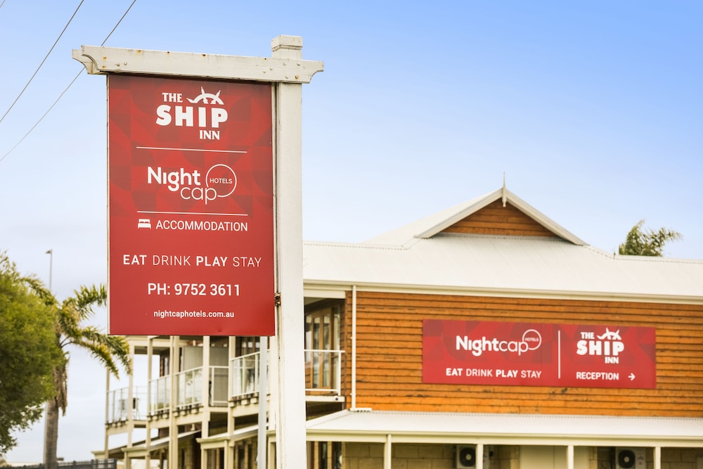Nightcap at the Ship Inn (ex The Royal Palms Resort) 2/66