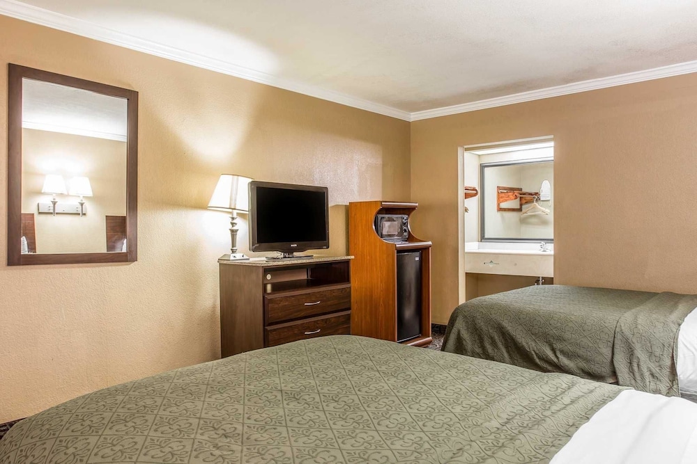 Quality Inn and Suites Ft Jackson Maingate 20/35