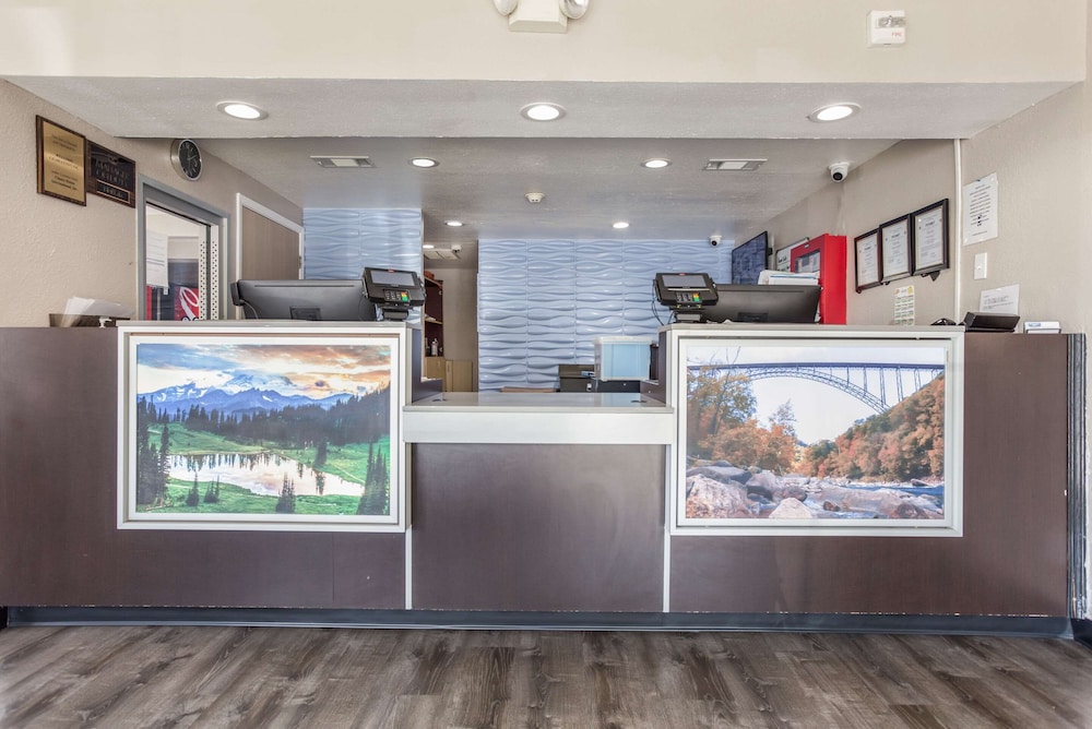 Lobby at Motel6 Cross Lanes, WV–Goff Mountain Rd, Cross Lanes - WV