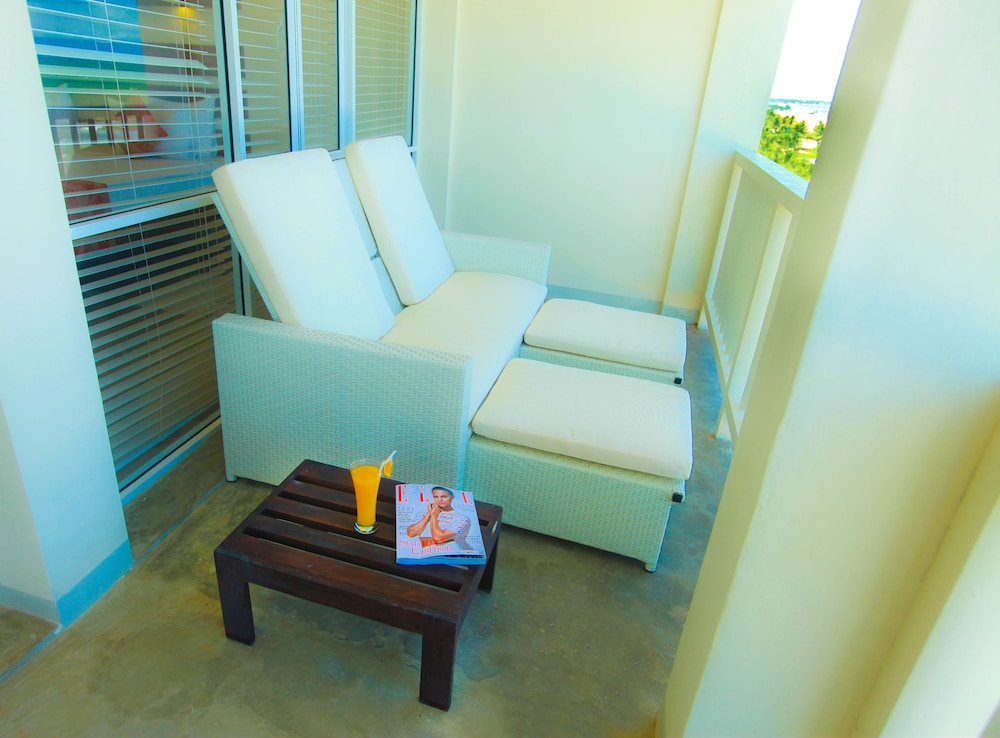 Beacon Beach Hotel 12/56