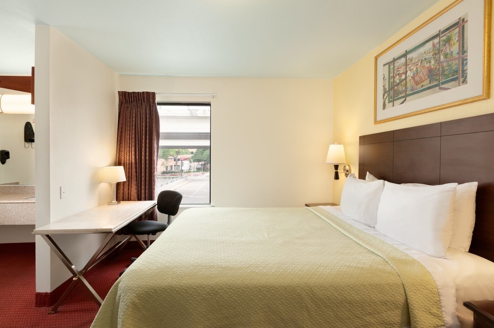 Days Inn By Wyndham Austin/University/Downtown 3/32