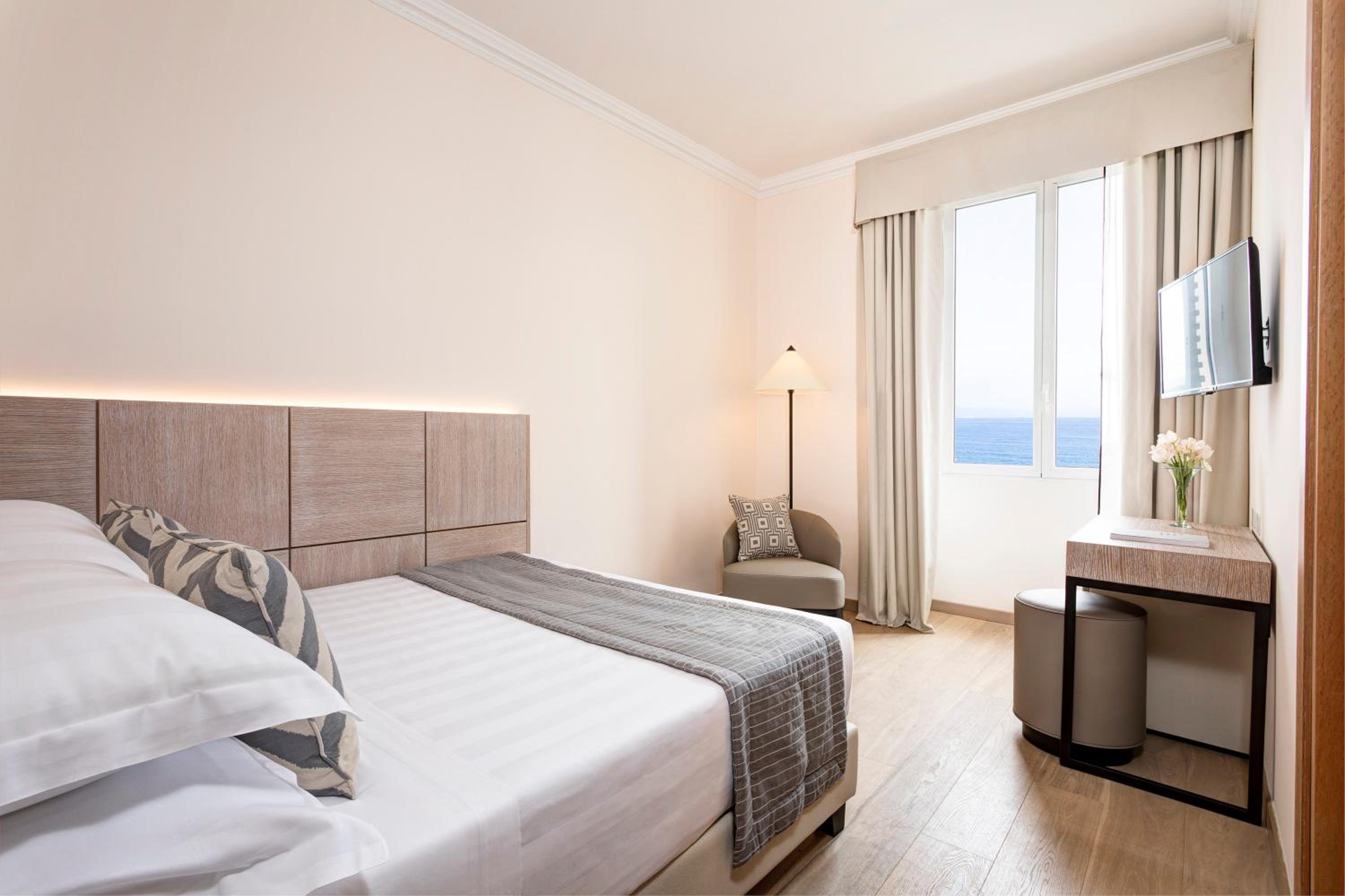Room, Single