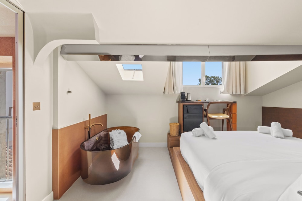 Modern Waikiki Hotel 19/50