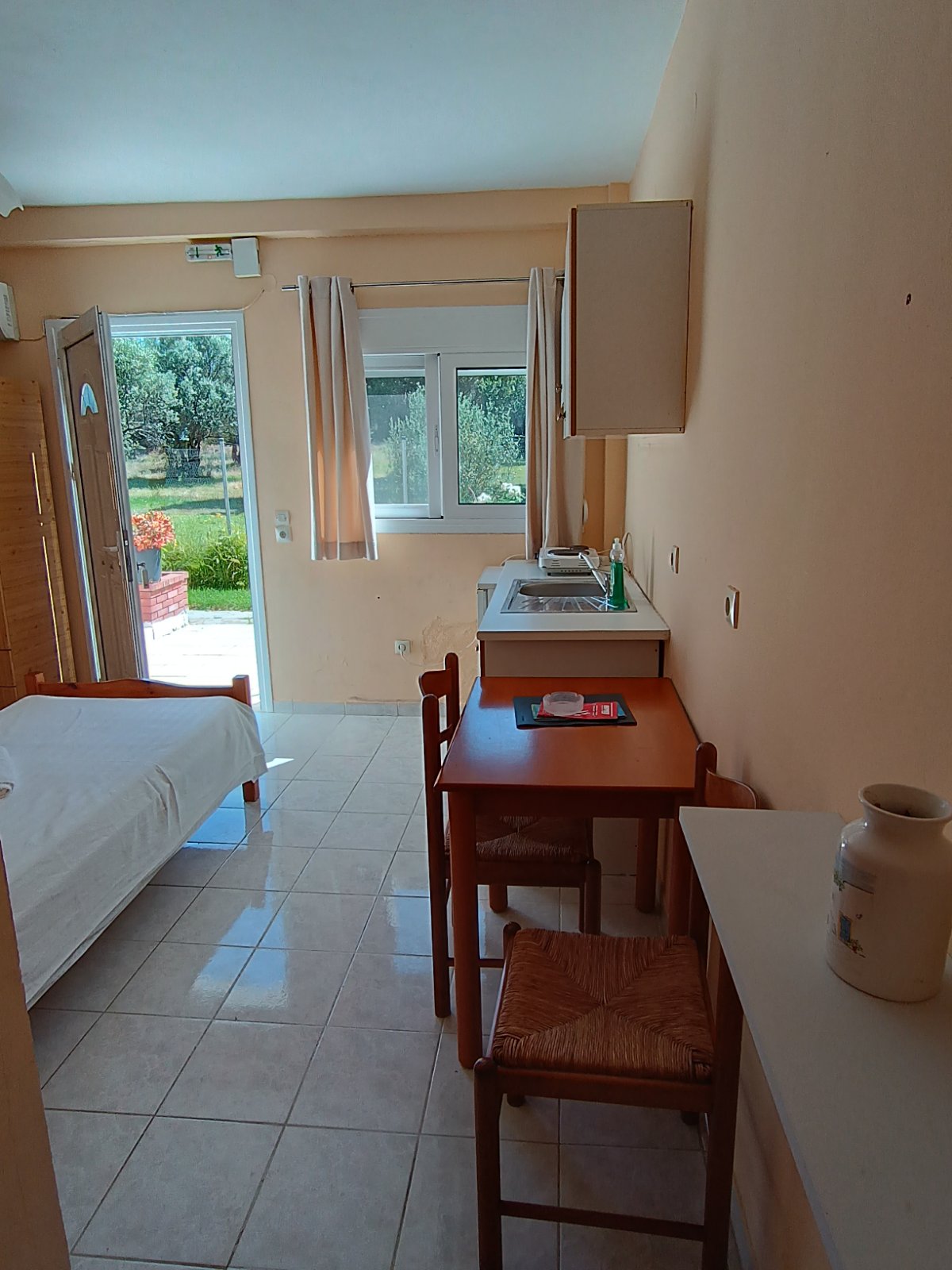 Pythos Apartments 12/27