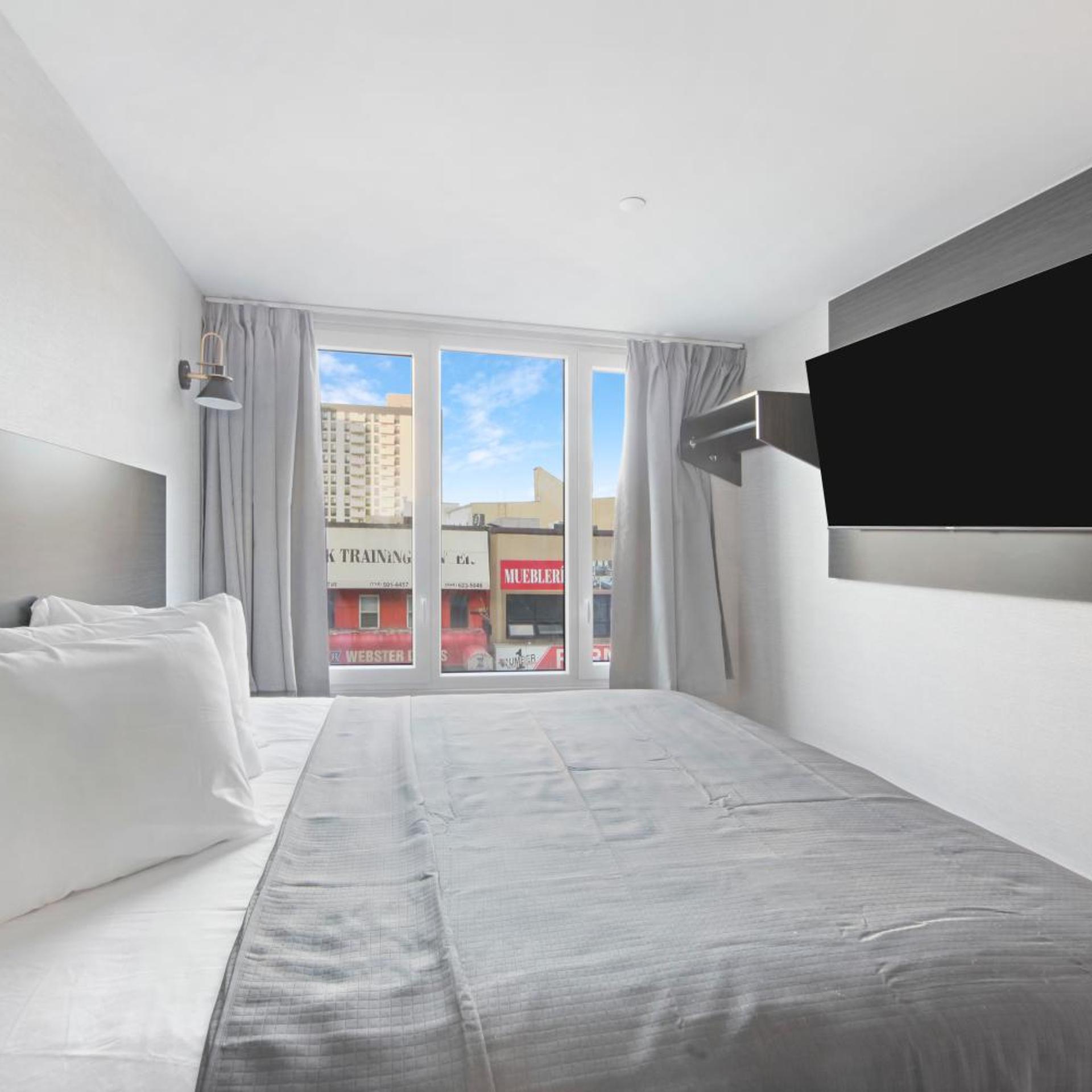 Tremont Hotel Bronx 29/50