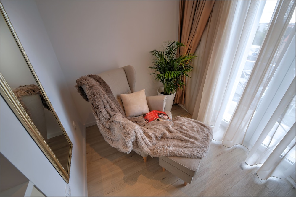 Via Porto Rooms 31/49