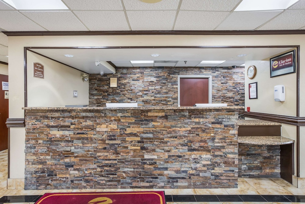 Clarion Inn and Suites Grand Rapids Airport 8/63