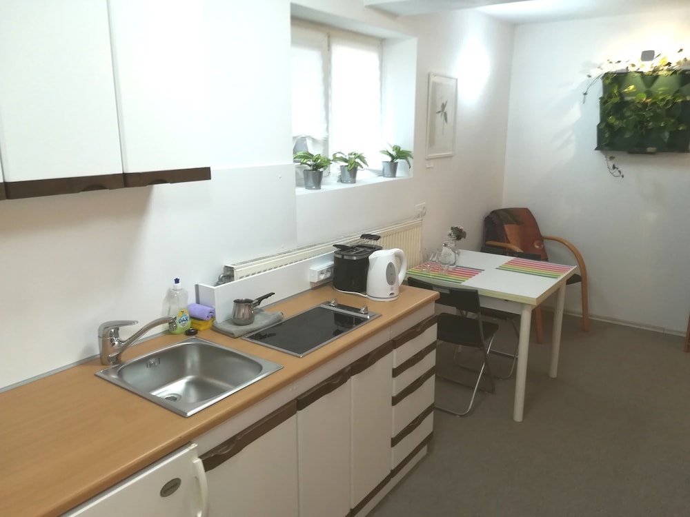Family Guesthouse GreenSLO 50/50