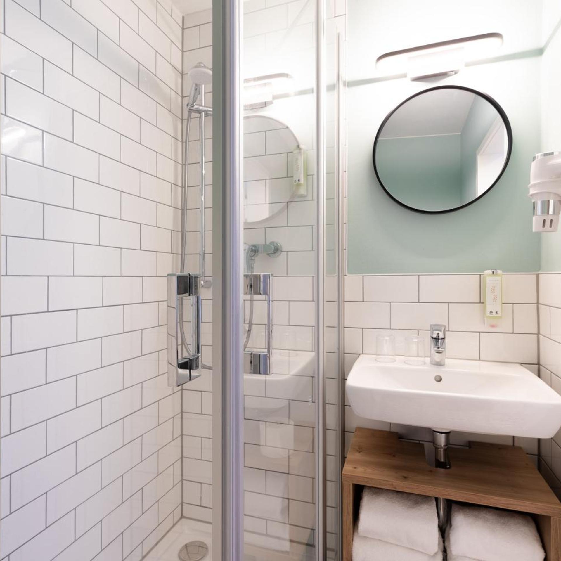 غرفة قياسية بسرير كينج، Garner Hotel Cologne - Engelbertz By IHG 4/6
