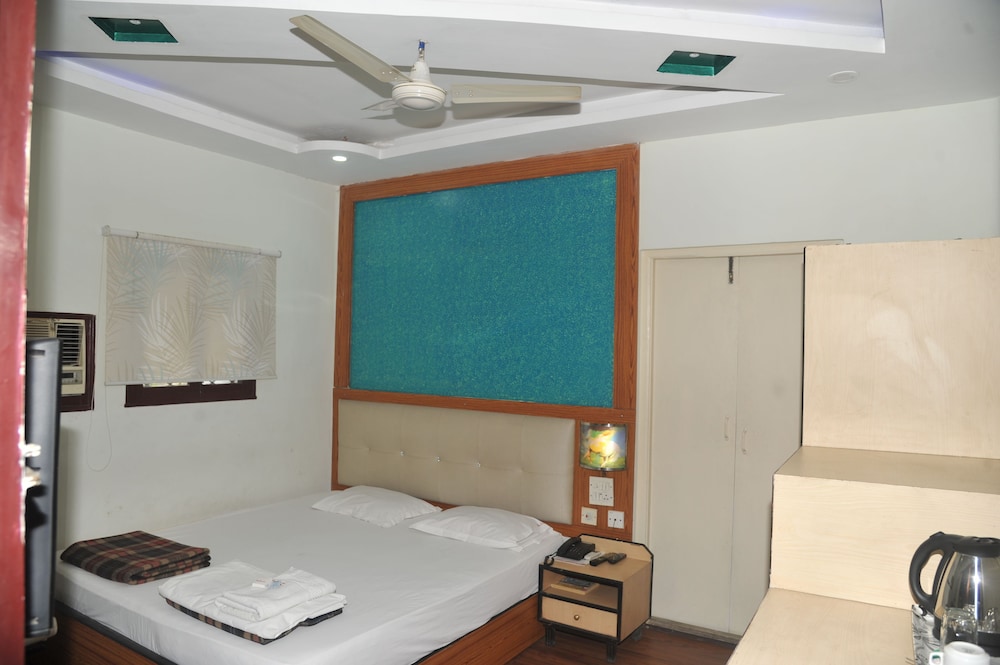 Akash Ganga Hotel 47/48