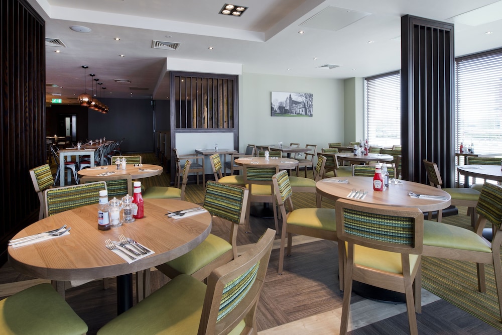 Premier Inn Leeds City Centre (Whitehall Road) Hotel 34/50