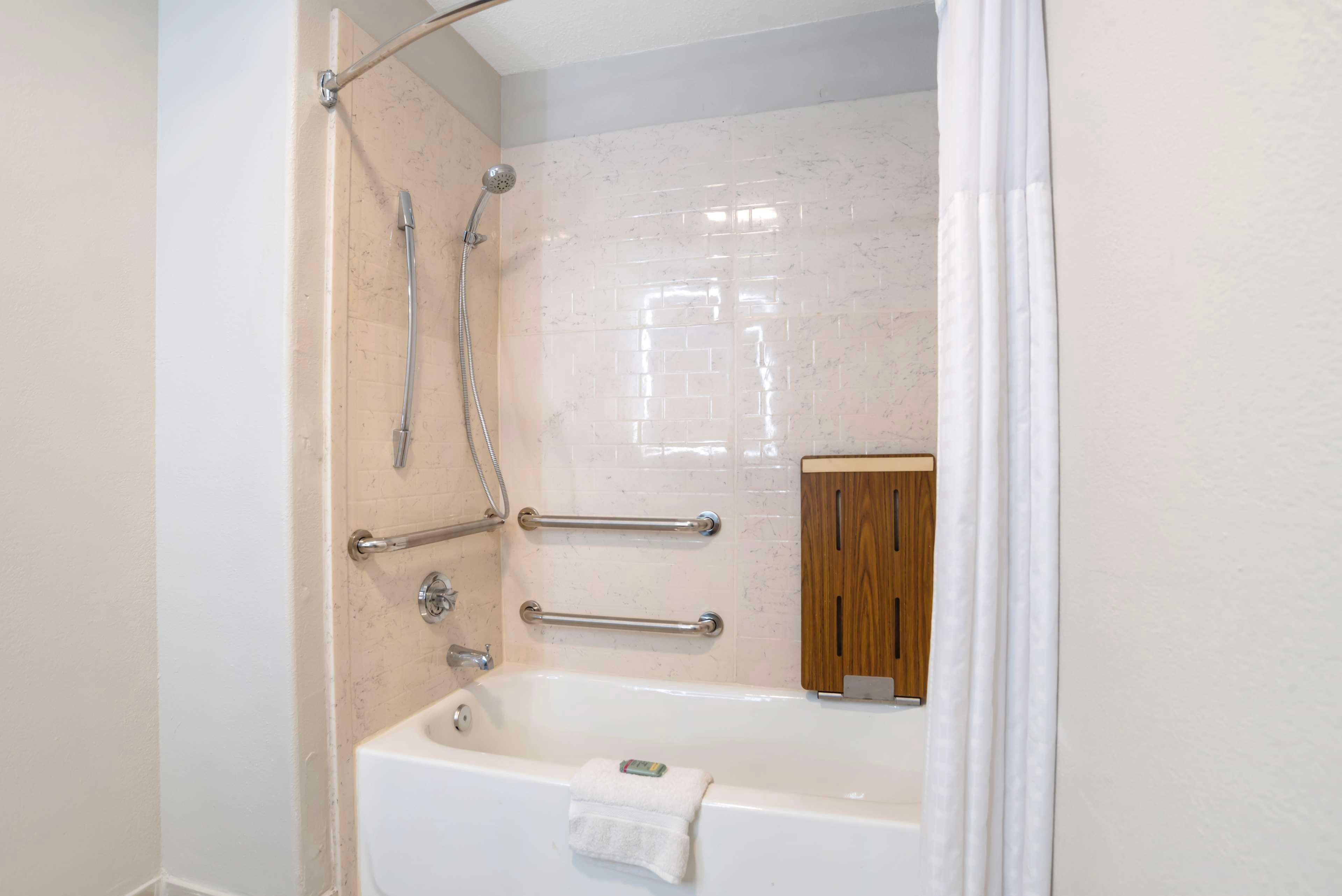 غرفة بسرير مزدوج لذوي الإعاقة، Best Western Bayou Inn 4/4