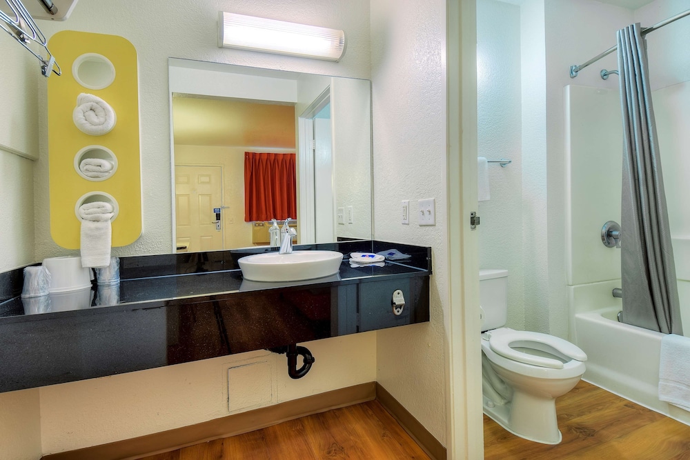Motel6 Chino, CA - Los Angeles Ontario 37/38