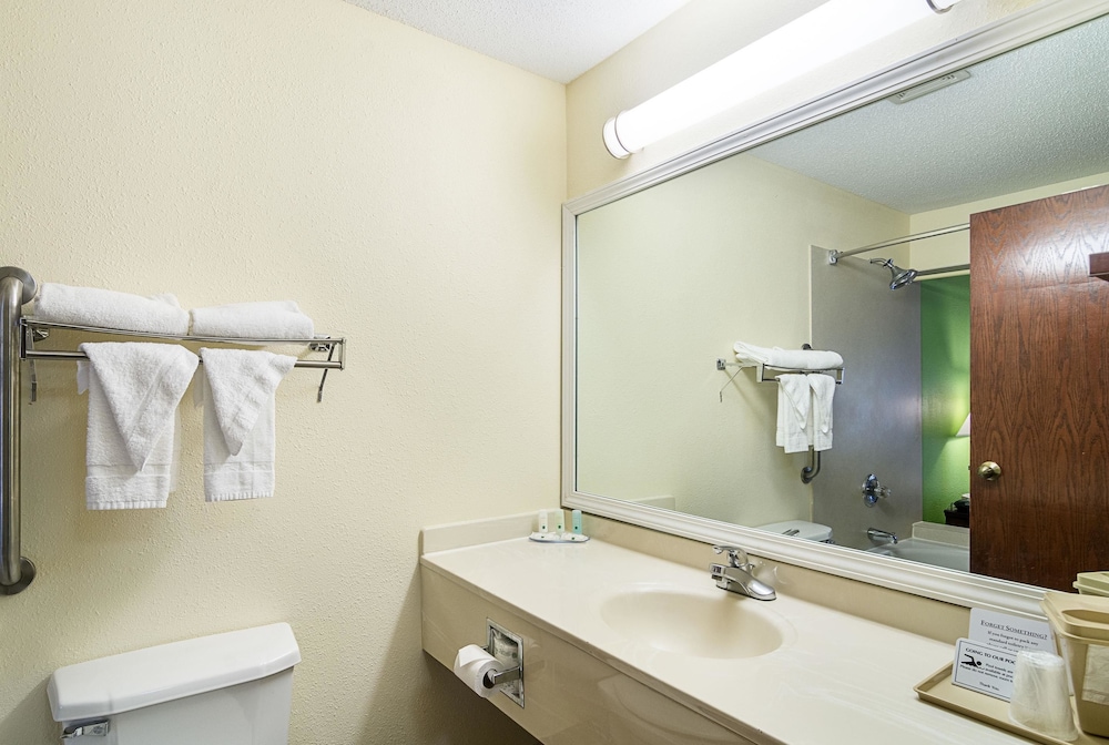 Quality Inn & Suites Harvey - Chicago Southland 10/34