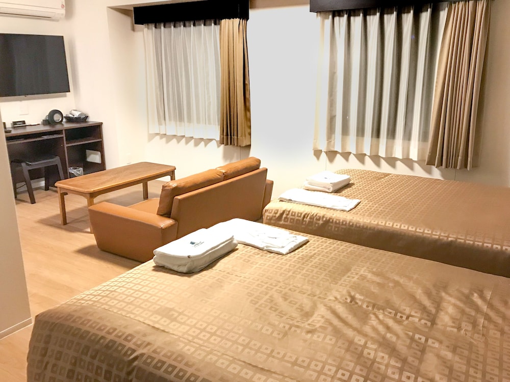 Hotel Livemax Takamatsu Ekimae 10/18