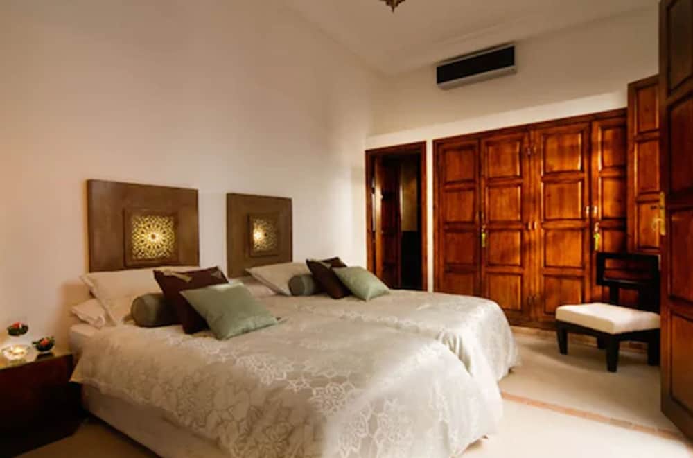 MINT, DOUBLE OR TWIN BED