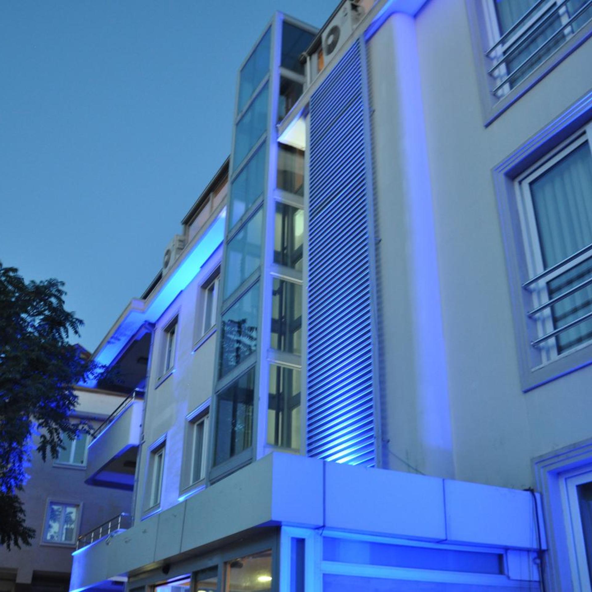 Island Hotel 5/43
