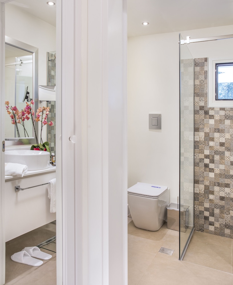 JUNIOR SUITE, STUDIO, PARTIAL SEA VIEW