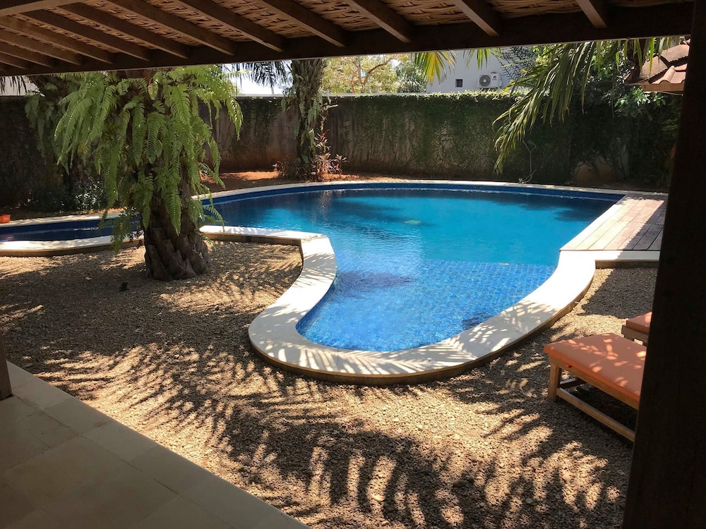 Coconut Lodge 40/50
