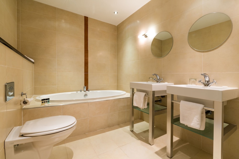 Athlone Springs Hotel 45/46