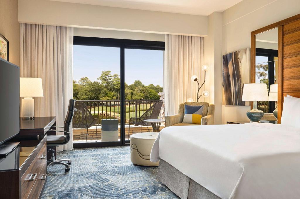 Room, King Bed, Pool or Golf View, Balcony, Accessible