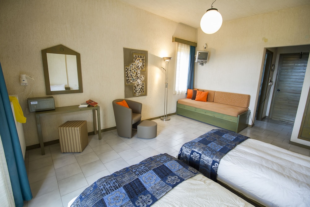 Lycasti Maisonettes 10/41