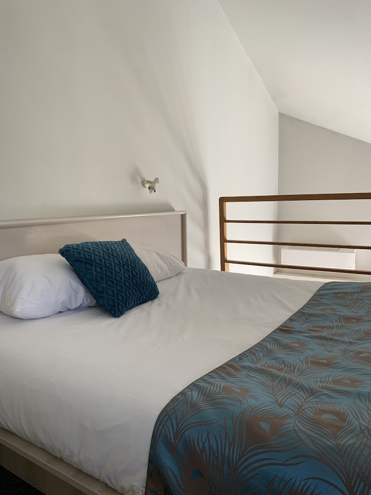 Hotel Ile Du Saussay 20/69