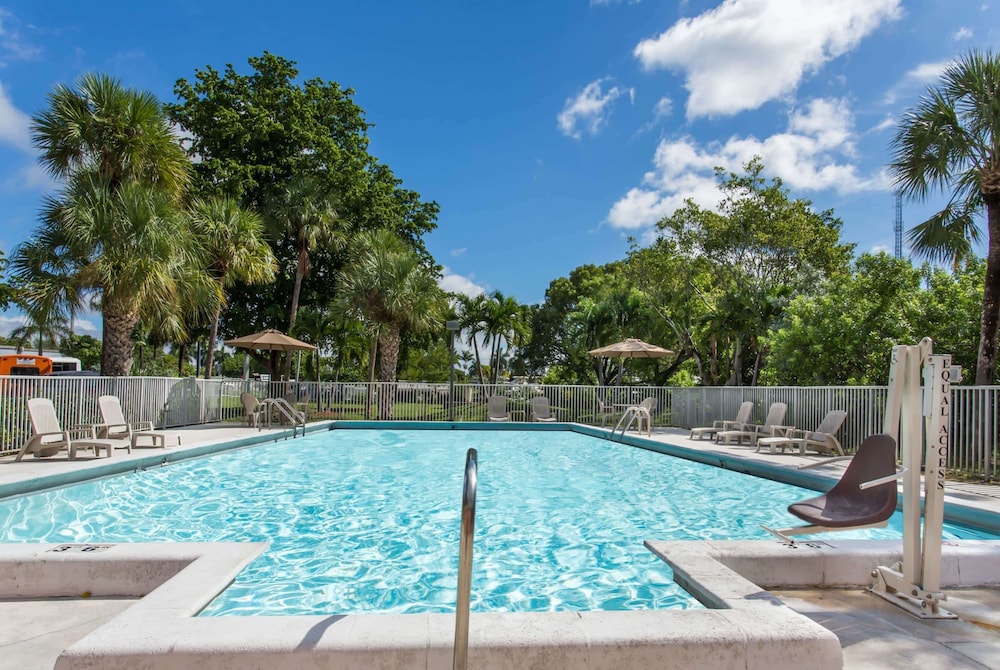 Days Inn Fort Lauderdale Airport North Cruise Port 18/19