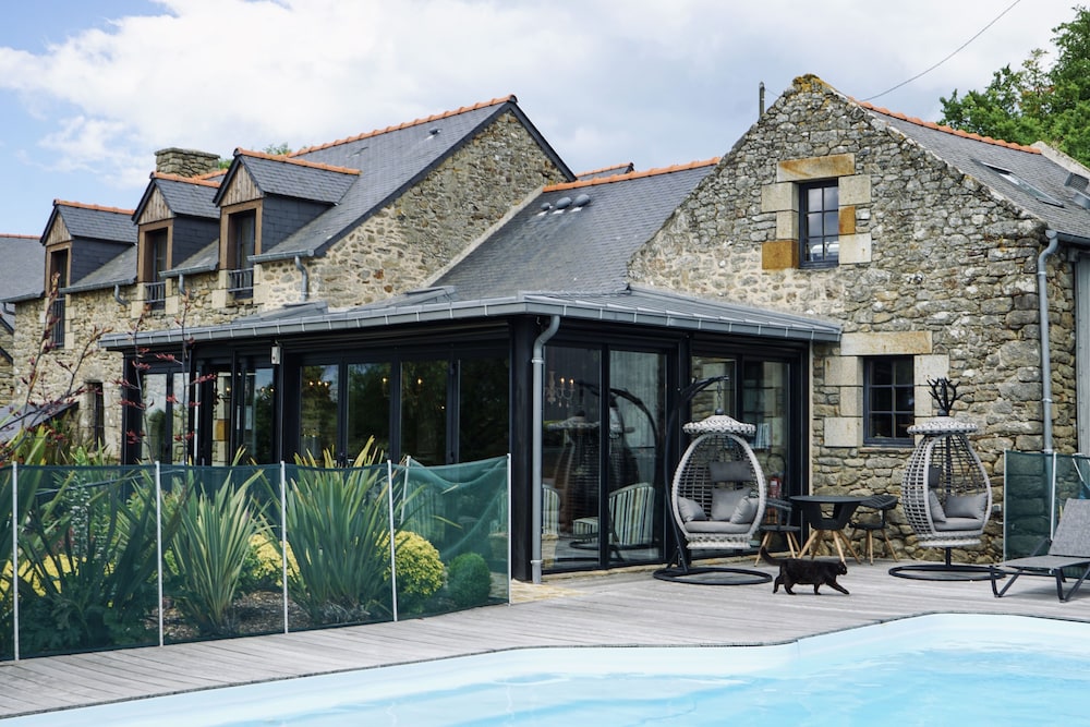 Hotel le Chatellier 2/50