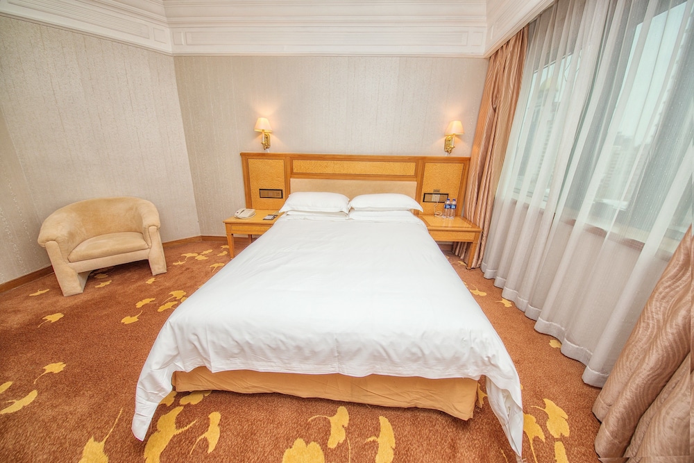 Silverland Hotel 8/37
