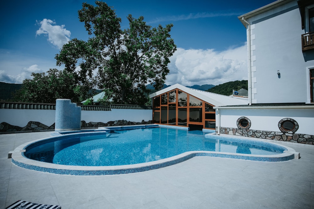Lakeside Hotel & Spa 29/33