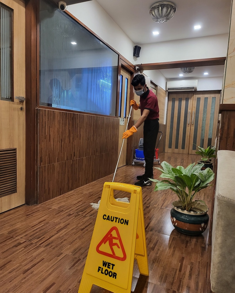 HOTEL MAHARANA INN 8/50