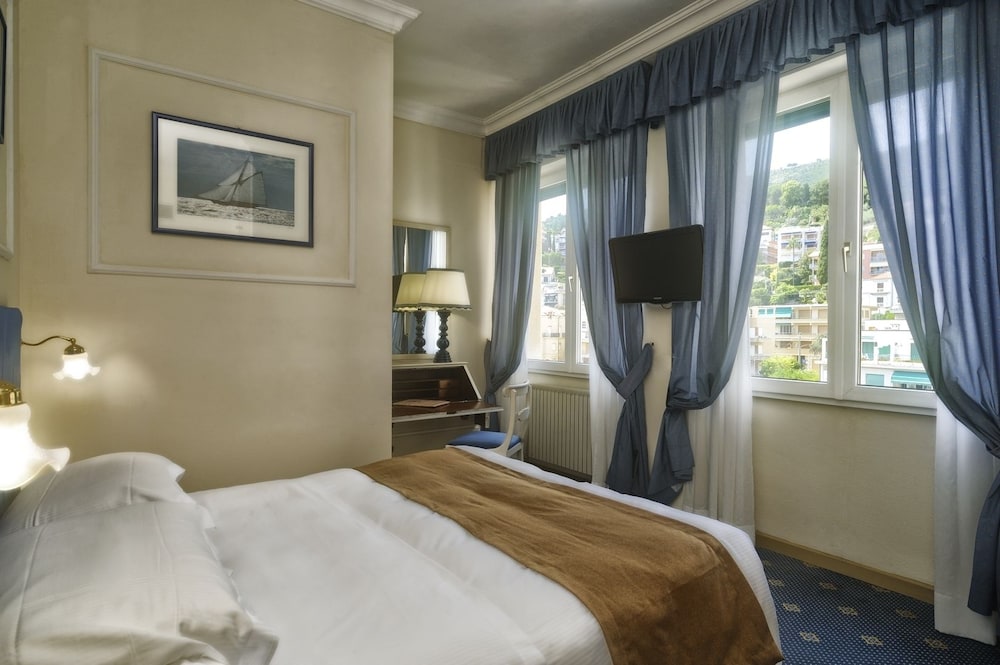 Diana Grand Hotel 11/70