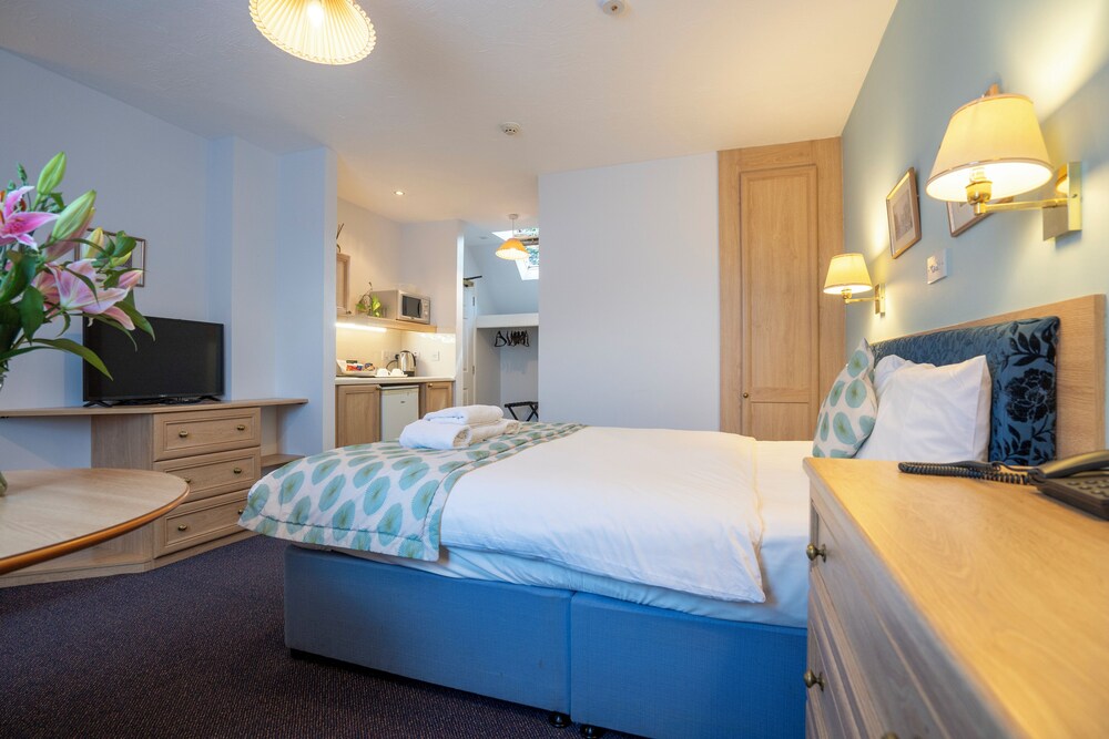 Marlborough House Hotel 16/50