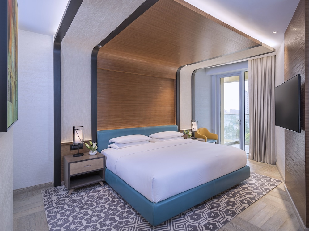 2 Bedrooms, Family Suite, King and Twin Beds, Kitchen