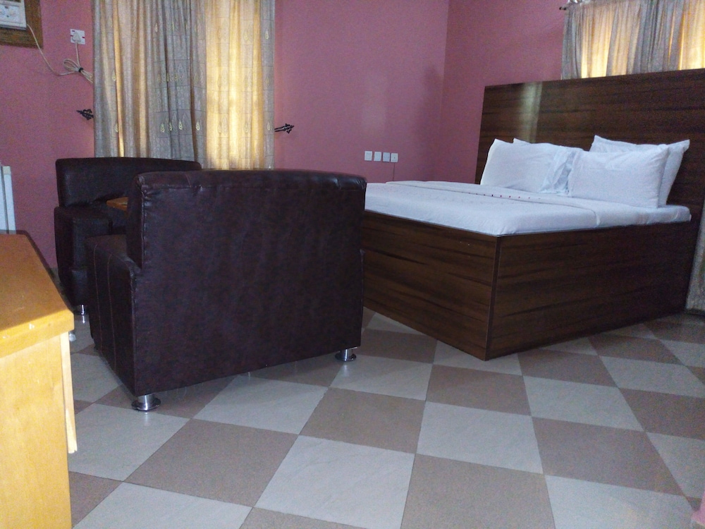 Richanthonio Suites 10/24