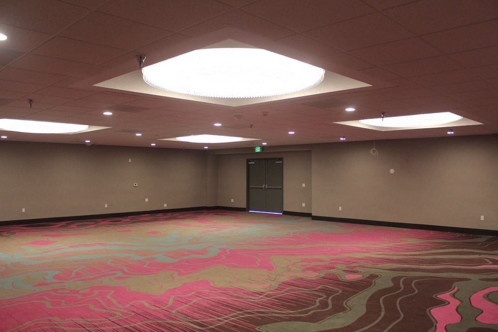 Radisson Hotel Oakland Airport 36/63