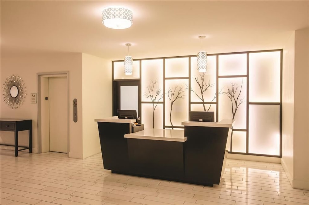 Courtyard by Marriott Santa Barbara Downtown 4/16