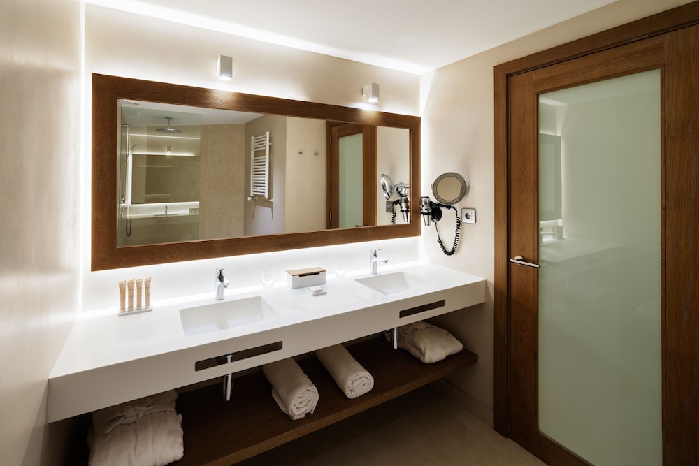 Lamaro Hotel 50/50